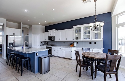 Rosedale House | Relaxing Pool and Spa Beautiful NW Bakersfield