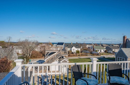 Sandwich House | Relaxing Town Neck Home Near Beach