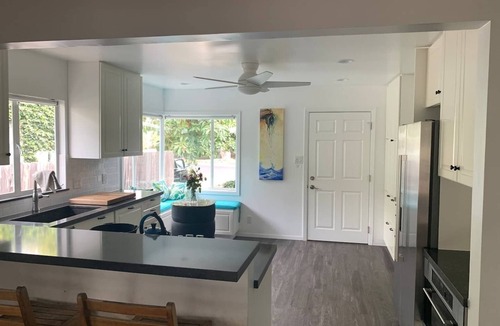 East Beach House | Remodeled 3/2 close to the Beach and Downtown !