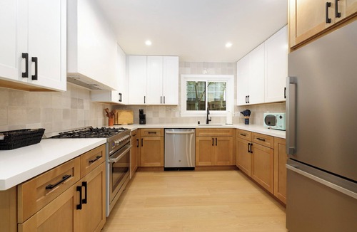 East Beach House | Remodeled Beach Home with Jacuzzi and Sauna~ Walk to Ocean! Pet Friendly