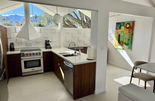 Araby Condo | Remodeled Charming Classic Mid-Century - South Palm Springs