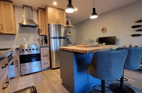 Santa Ana Heights Condo | 🏖️Remodeled Coastal Condo. EZ Walk to Lido Marina Village Balboa Beach & Pier