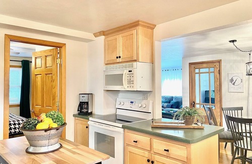 Fish Creek House | Remodeled country bungalow-conveniently located between Egg Harbor & Fish Creek