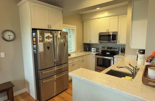 La Pointe House | Remodeled Downtown Condo Across the Street from Jo