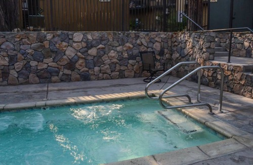 Majestic Pines Condo | Remodeled Modern Mountain Condo 1BR/Loft/2BA with Garage - near village