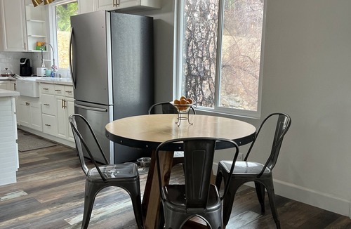 Crestline House | Remodeled mountain cottage. Super close to Lake Gregory and hiking trails