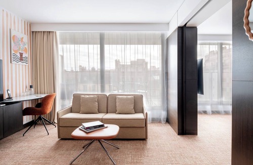 Ternes Hotel | Renaissance Paris Arc de Triomphe Hotel