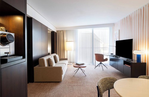 Ternes Hotel | Renaissance Paris Arc de Triomphe Hotel
