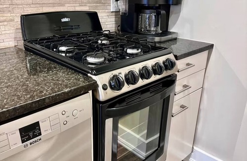 Reed-Cooke Apartment | Renovated 1 Bedroom Apartment Near 14th Street NW & Logan Circle