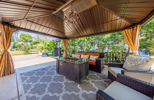 Sunset Park Apartment | Renovated 3BR Santa Monica Home - Sleeps 6