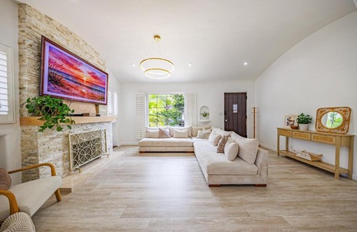 Sunset Park Apartment | Renovated 3BR Santa Monica Home - Sleeps 6