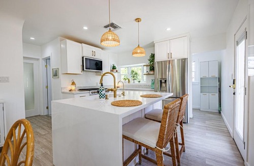 Sunset Park Apartment | Renovated 3BR Santa Monica Home - Sleeps 6