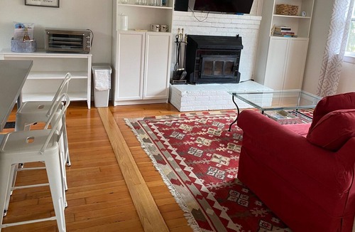 Wareham Cottage | Renovated Cottage in Classic Beach Community