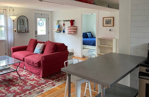 Wareham Cottage | Renovated Cottage in Classic Beach Community