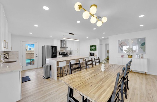 Spring Valley House | Renovated Modern Home with Pool. Minutes from the Las Vegas Strip