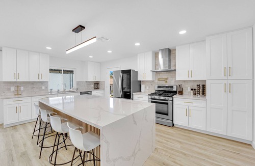 Spring Valley House | Renovated Modern Home with Pool. Minutes from the Las Vegas Strip