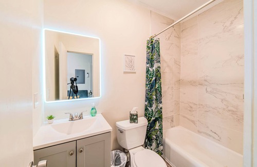 Falmouth Apartment | Renovated One Bedroom Apartment Downtown Falmouth Minutes Away From the Beach