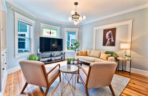 Dorchester Apartment | Renovated Retreat/Near JFK station