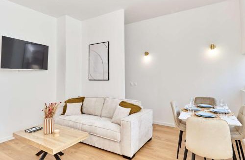 Amerique Apartment | Residence with AC apartments Buttes Chaumont Park