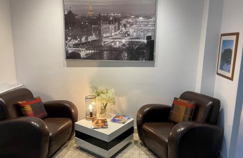 Quartier de la Plaine-de-Monceaux Apartment | Residhotel Imperial Rennequin