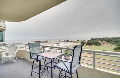 Biloxi House | Resort-Style Biloxi Condo: Walk to the Beach!