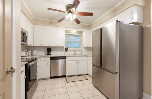 South Baton Rouge House | Restaurants, Shopping, LSU - Trendy Remodel Excellent Location - Siegen and I-10