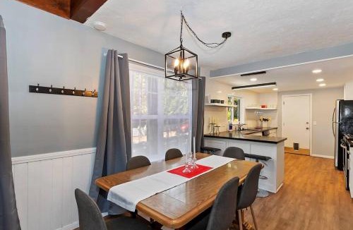 Big Bear Lake Villa | Retreat Big Bear Living w/Hottub /Patio n Balcony