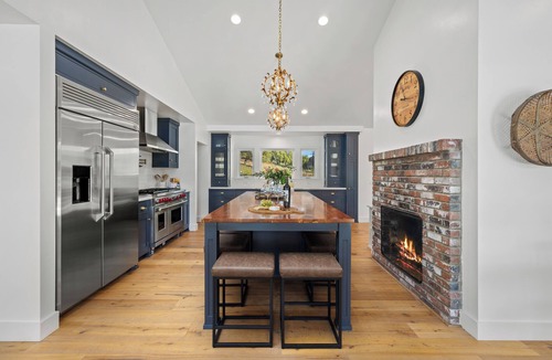 Los Olivos House | Retreat - sleeps 6 with Pool & Spa! 1 Mile to L.O.