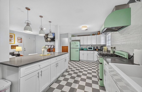 Milton House | Retro Style River house in Milton Florida on Beautiful Black Water River.