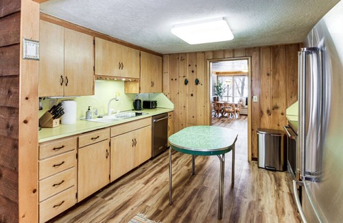 Brainerd House | Rice Lake Lodge and Cabin with Dock Fire Pit Views