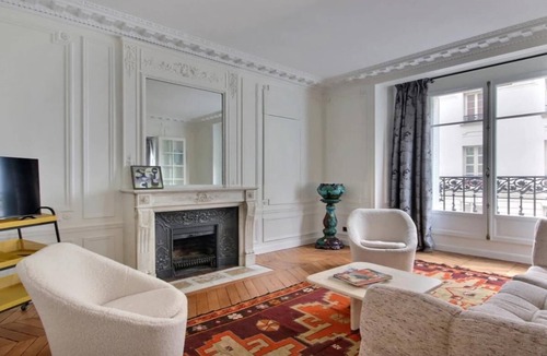 Notre-Dame-des-Champs Apartment | RIGHT AROUND THE CORNER, NEAR EVERYWHERE YOU WANT TO BE–SAINT GERMAIN