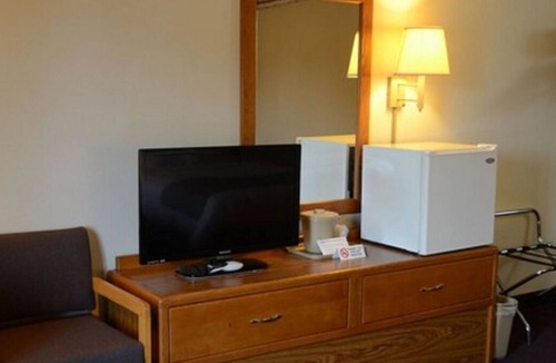Thorp House | Right on Budget! 2 Budget-friendly Units, Free Breakfast, Near Marieke Gouda!