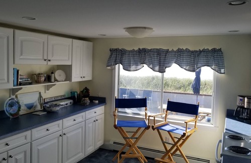 West Yarmouth House | Right on the beach, gated community, Spacious 5-bedrms house in Yarmouth with AC