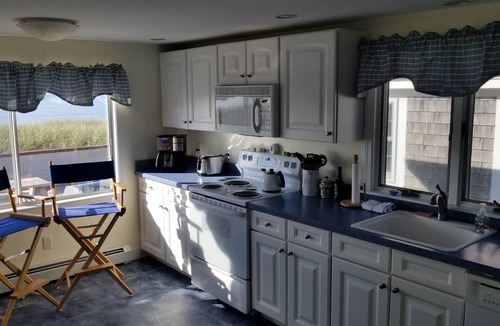 West Yarmouth House | Right on the beach, gated community, Spacious 5-bedrms house in Yarmouth with AC