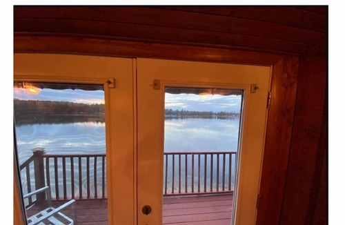 Wautoma Cottage | Right On The Water