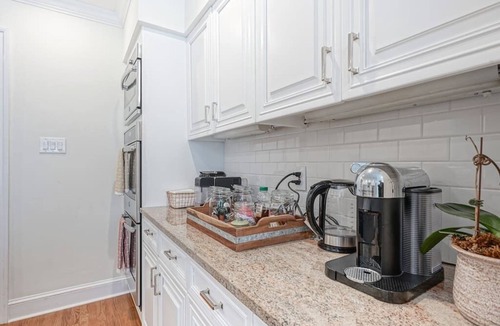 Center City House | Rittenhouse Residence - Historic Mansion with Roof Deck - Sleeps 16
