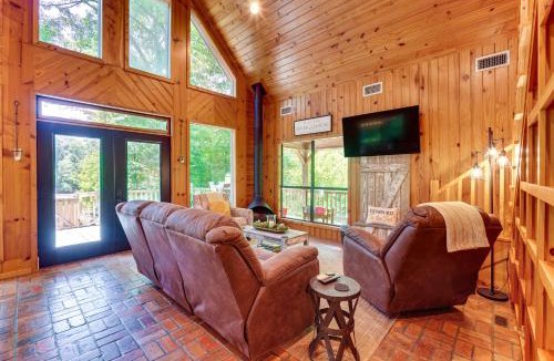 Seminary House | Riverfront Cabin w/Outdoor Oasis in Seminary!