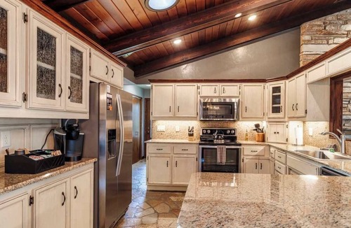 Suamico House | Riverfront Home | Dock Access + Fire Pit