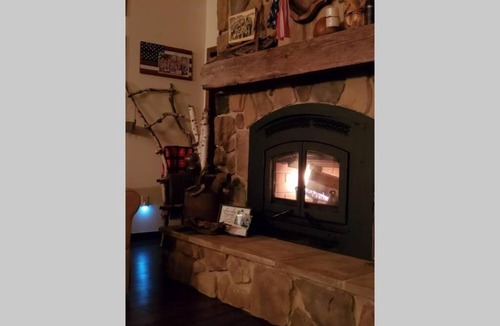 Wallace House | Riverfront Private Wooded 4-Season Cottage Retreat