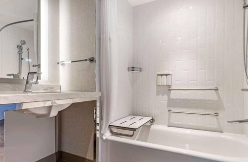 Buzzard Point House | Riverfront Property Near The Wharf, Rooftop Lounge, Restaurant, Pet-Friendly