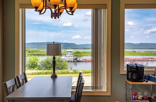 Minneiska House | Riverview, 5BR, Hot tub, Fireplace, Arcade Game