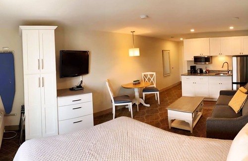 South Yarmouth Resort | Riverview Resort - 1 bedroom, sleep sofa located in charming South Yarmouth, MA