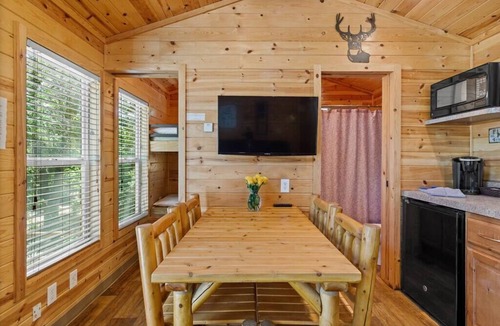 Kernville Cabin | Riverwalk Cabin at KRS Campground (Cabin 9)