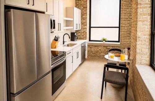 Downtown Minneapolis Apartment | Roami at Century Plaza | Studio with breakfast 🥐!