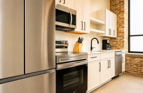 Downtown Minneapolis Apartment | Roami at Century Plaza | Studio with breakfast 🥐!