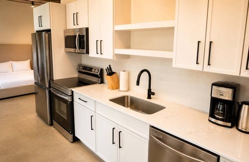 Downtown Minneapolis Apartment | Roami at Century Plaza | Studio with breakfast 🥐!