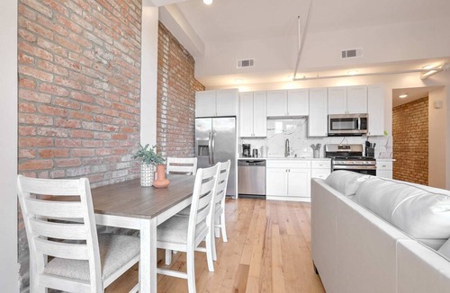 Arts/Warehouse District Apartment | Roami at Churchill | 2 Bedroom w/Balcony