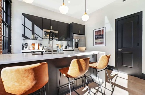 Arts/Warehouse District House | Roami at The Lola | Group Friendly | 4 Bedroom Apt