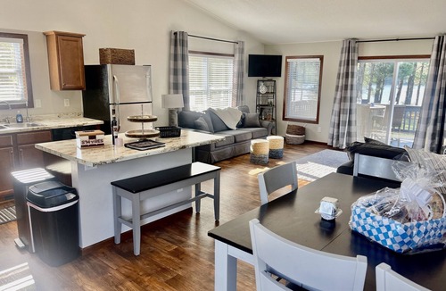 Friendship House | ROBINS NEST FRIENDSHIP LAKEHOUSE RETREAT
