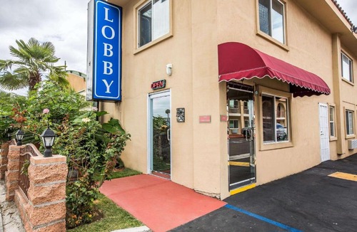 Bellflower Hotel | Rodeway Inn & Suites Bellflower